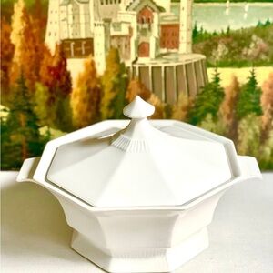 Independence ironstone tureen